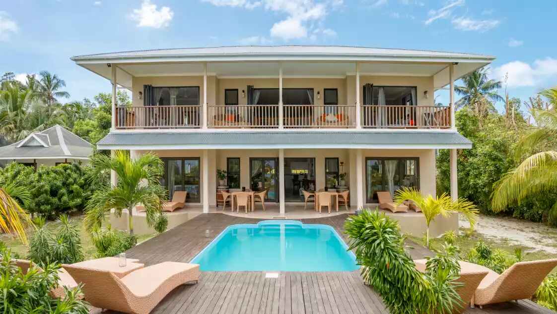 Surf Tropical Villa Seascape