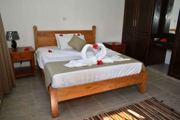 Zeph self catering