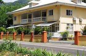 Reef Holiday Apartments