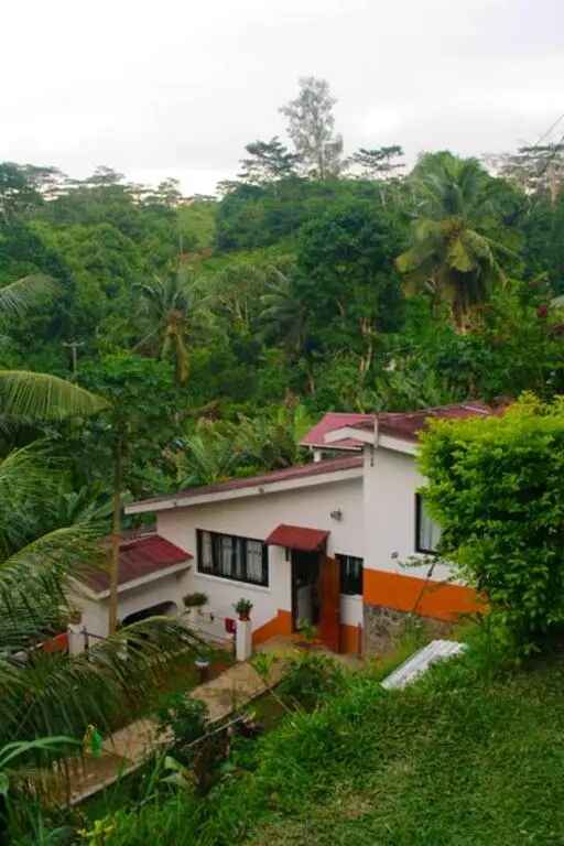 3 bedrooms house with furnished garden and wifi at Victoria