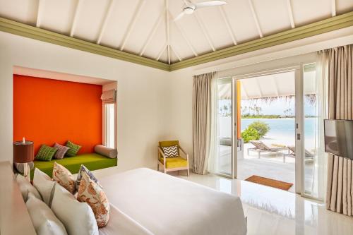 Sun Siyam Olhuveli Hosts