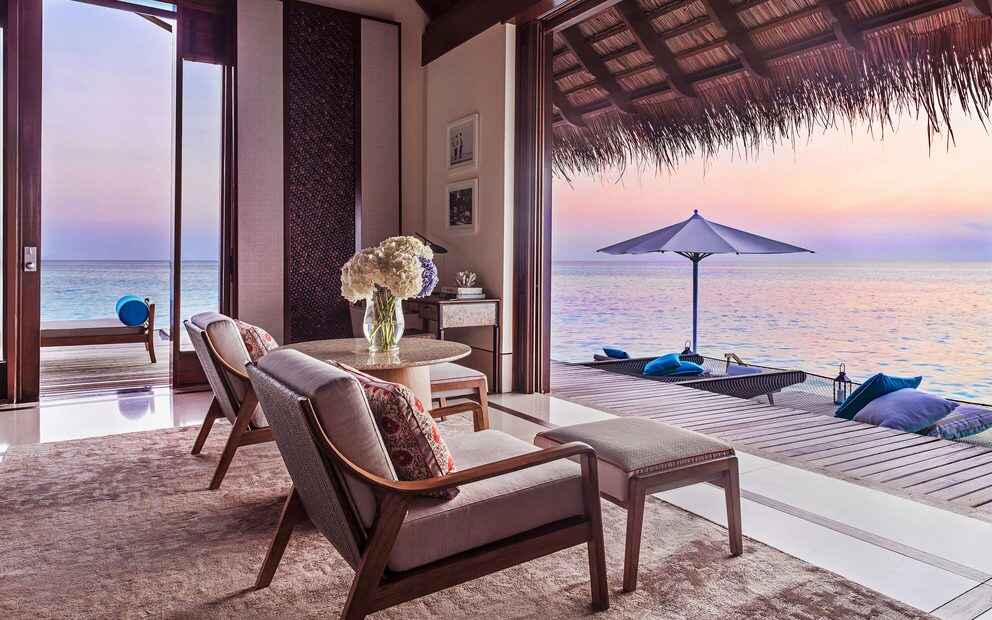 10 Luxury Hotels in Maldives for Solo Travelers