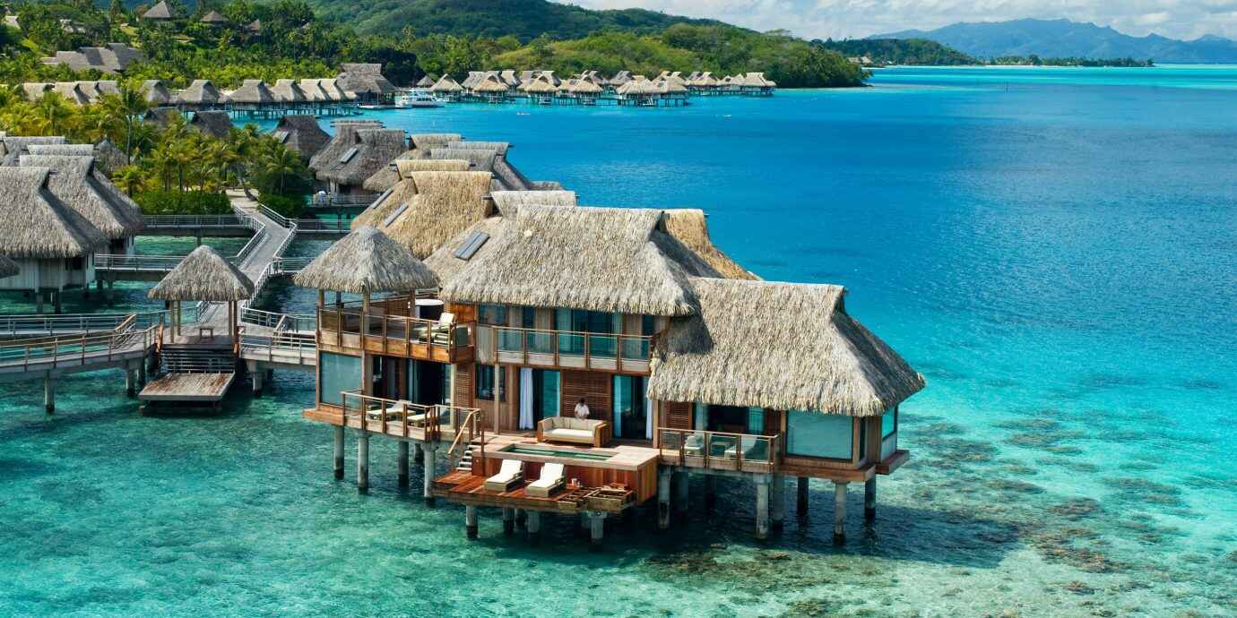 10 Amazing Overwater Residences in The Maldives 