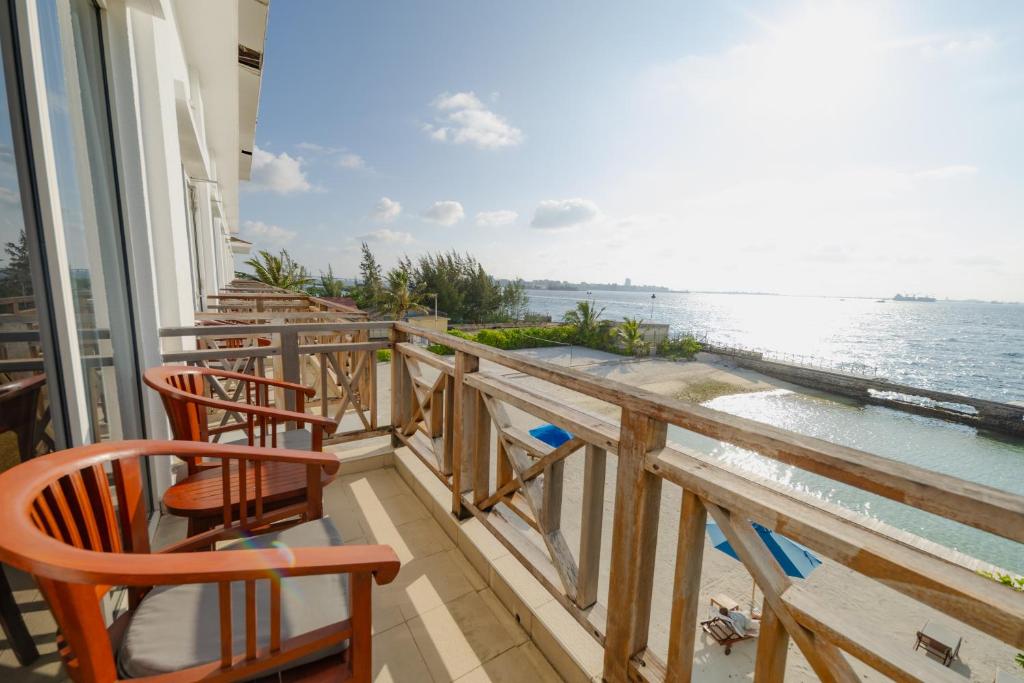 Hulhule Island Hotel Marks