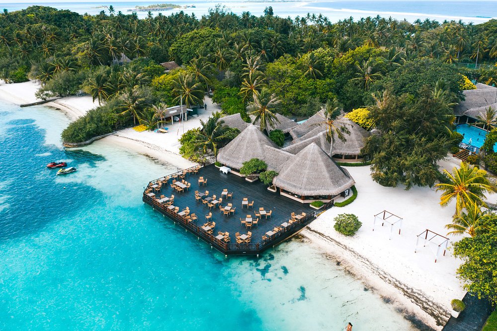 Adaaran Select Hudhuran Fushi Hosts 40 Women for Lohis Surf Retreat